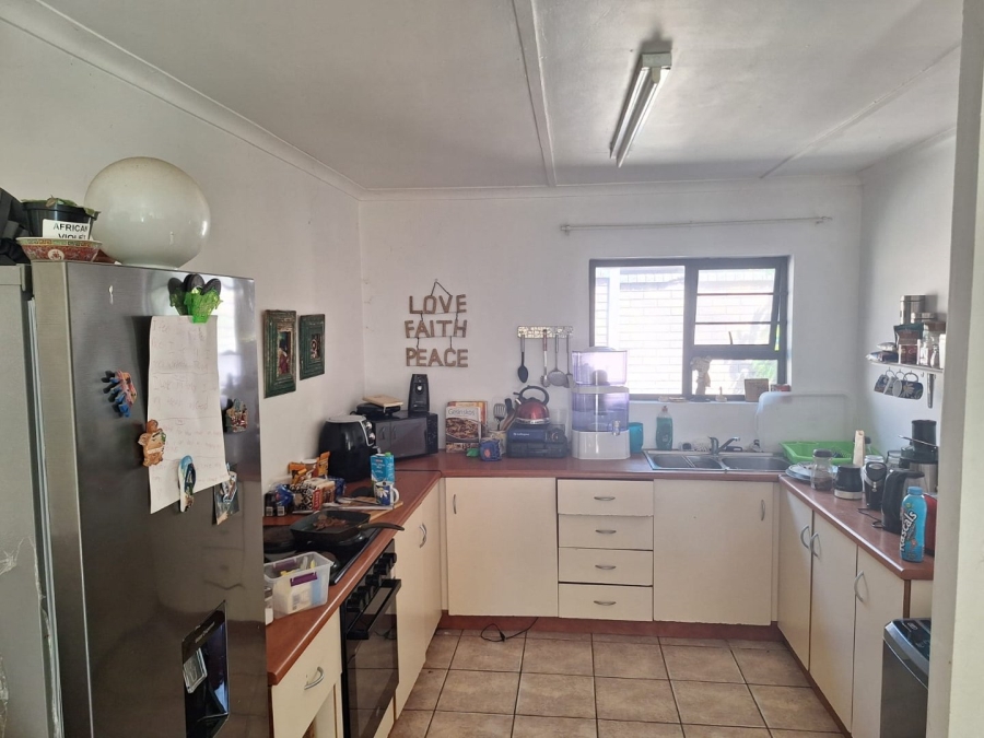 6 Bedroom Property for Sale in Gonubie Eastern Cape